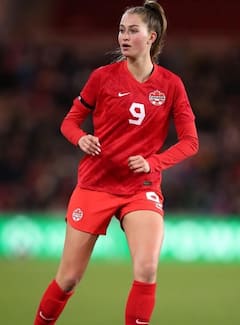 Top Female Footballer: রূপে লাস্যময়ী, চিনে নিন বিশ্বের ১০ সেরা সুন্দরী ফুটবলারদের