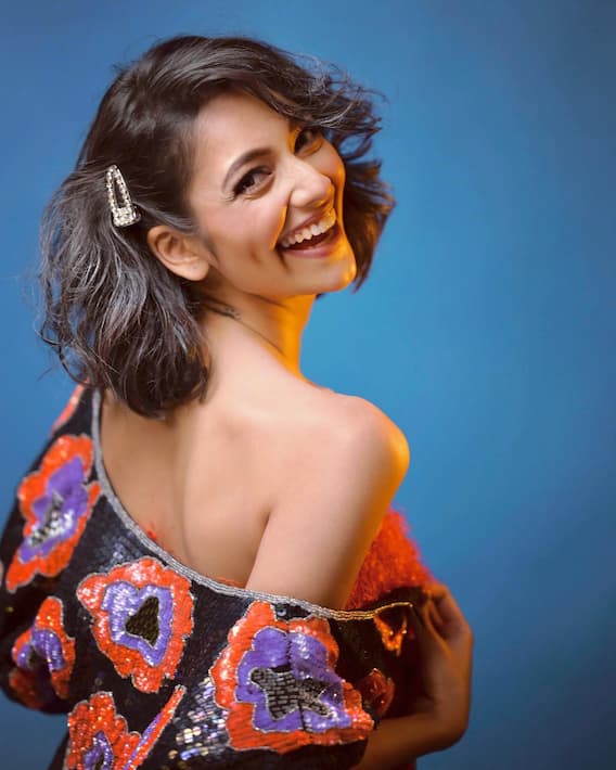 ছোট চুলই স্টাইল স্টেটমেন্ট সুস্মিতার