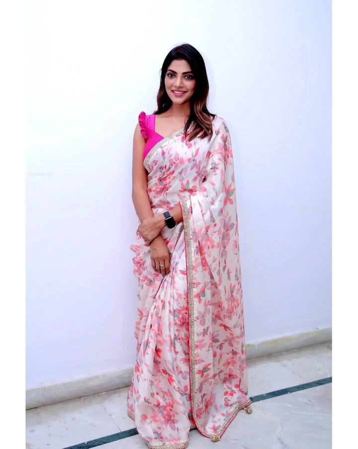 'అర్జున్ రెడ్డి', 'మళ్లీ రావా' వంటి సినిమాల్లో నటించిన లహరి బిగ్ బాస్ సీజన్ 5లో కంటెస్టెంట్ గా పాల్గొంది. (Photo Courtesy: Lahari shari Instagram)