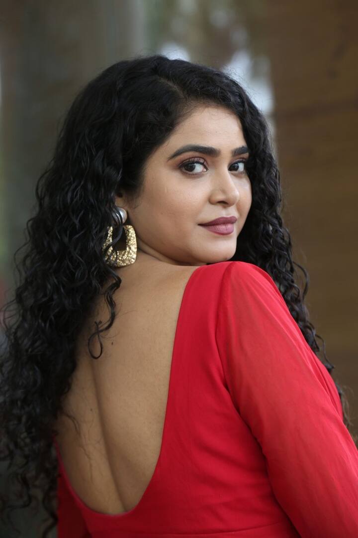 సోనాక్షి వర్మ ఫొటోలు