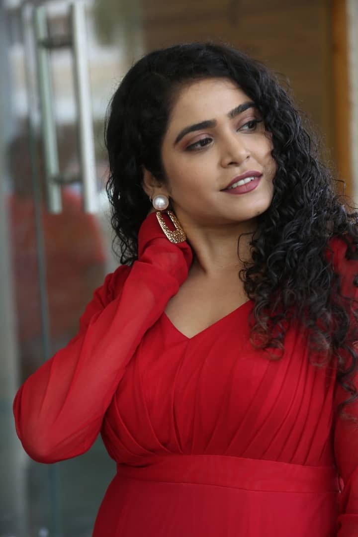 సోనాక్షి వర్మ ఫొటోలు