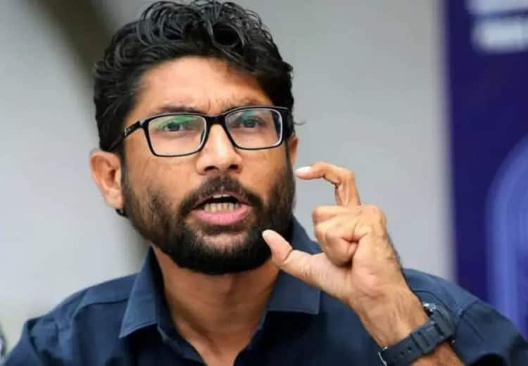 Jignesh Mevani talks in an interview after being arrested by Assam Police `இந்த பாசிஸ்ட்கள் என்னைக் கொலை செய்ய விரும்புகிறார்கள்!’ - ஜிக்னேஷ் மேவானி பேட்டி!