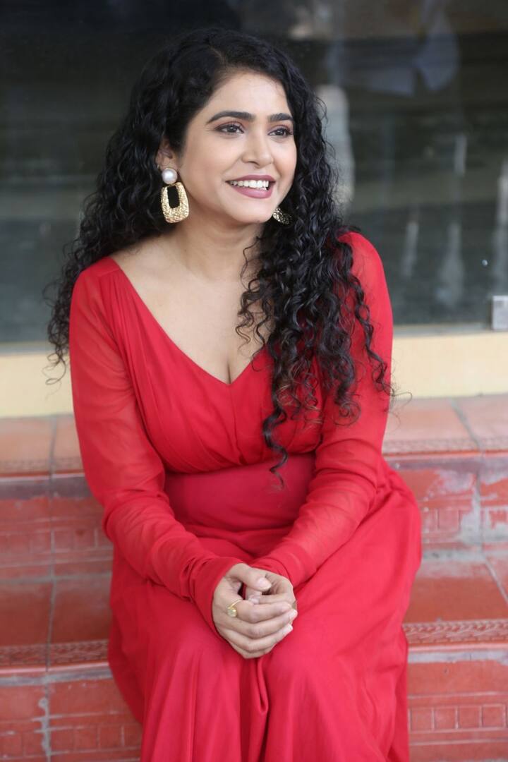 సోనాక్షి వర్మ ఫొటోలు