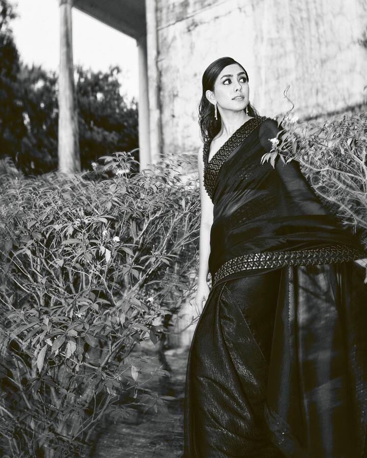మృణాల్ ఠాకూర్ ఫొటోలు - Image Credit: Mrunal Thakur/Instagram