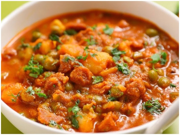Kitchen Hacks Moong Dal Mangodi Ki Sabji Moong Dal Mangodi Rrecipe In Hindi | Kitchen Hacks: घर में कोई सब्जी नहीं है तो बनाएं मूंग दाल की बड़ी की सब्जी