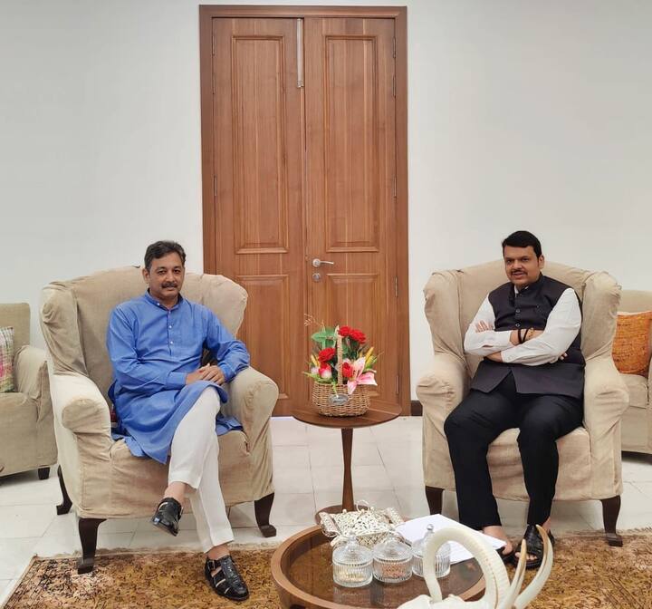 देवेंद्र फडणवीस आणि नरेंद्र मोदी यांनी मला राज्यसभा खासदारकीची संघी दिल्यामुळे मला गडकिल्ल्यांचे काम करता आले म्हणून आभार व्यक्त केले असल्याचे त्यांनी म्हटले