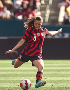 Top Female Footballer: রূপে লাস্যময়ী, চিনে নিন বিশ্বের ১০ সেরা সুন্দরী ফুটবলারদের