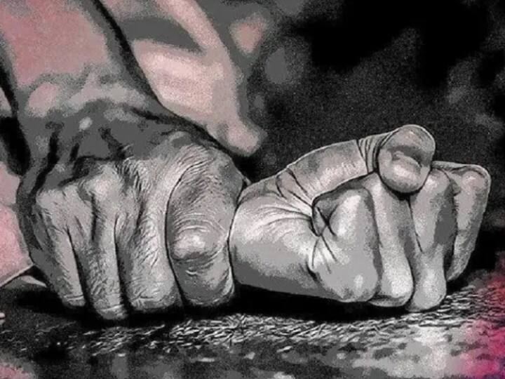 Delhi Crime News: 17 साल पहले जिस पर फेंका ऐसिड, अब उसी महिला का युवक ने किया रेप, गिरफ्तार Man arrested for raping woman 17 years after attacking her with acid Delhi Crime News: 17 साल पहले जिस पर फेंका ऐसिड, अब उसी महिला का युवक ने किया रेप, गिरफ्तार