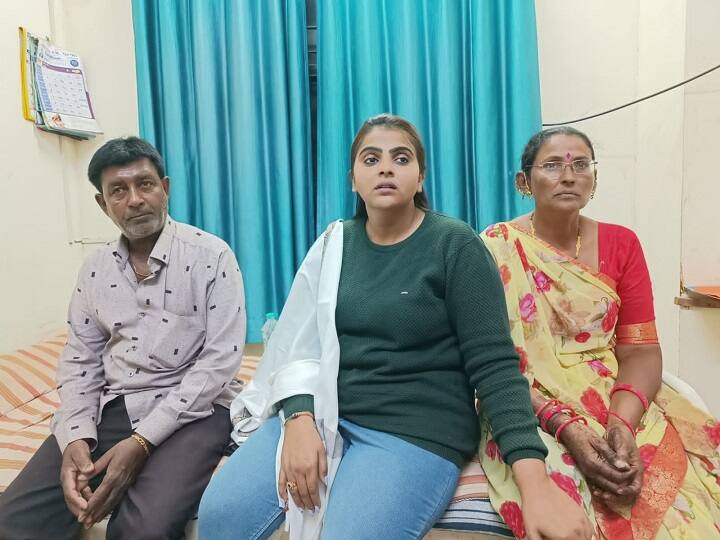 Five persons attack on Gujarati singer Kajal Mehariya in Patan કઈ જાણીતી ગુજરાતી ગાયિકા પર થયો હુમલો? પ્રોગ્રામમાં આવતાં સમયે બની ઘટના