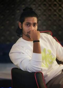 Akash Thosar : 'रुबाब'; आकाश ठोसरचा रॉयल लूक