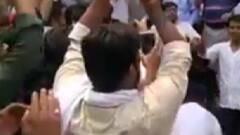 Lucknow University: ज्ञानवापी मामले में प्रोफेसर ने दी टीवी डिबेट में टिप्पणी पर छात्रों का हंगामा..देखिए