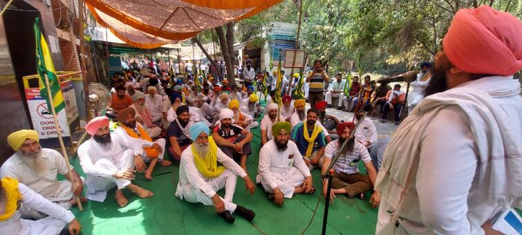 Farmers protesting against low compensation for lands acquired for Delhi Katra Expressway ਦਿੱਲੀ ਕਟੜਾ ਐਕਸਪ੍ਰੈਸ ਵੇਅ ਲਈ ਐਕਵਾਇਰ ਜ਼ਮੀਨਾਂ ਲਈ ਘੱਟ ਮੁਆਵਜ਼ੇ ਖਿਲਾਫ ਡਟੇ ਕਿਸਾਨ, ਸੜਕਾਂ ਤੇ ਰੇਲਾਂ ਜਾਮ ਕਰਨ ਦੀ ਚੇਤਾਵਨੀ