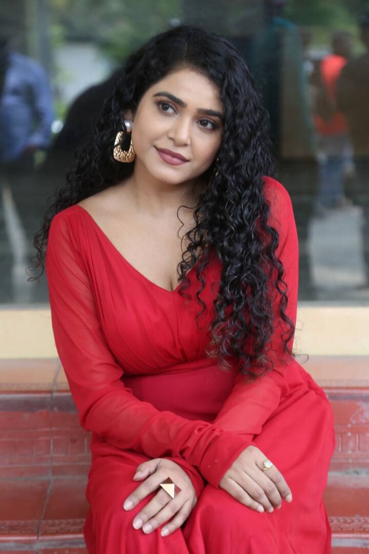 సోనాక్షి వర్మ ఫొటోలు