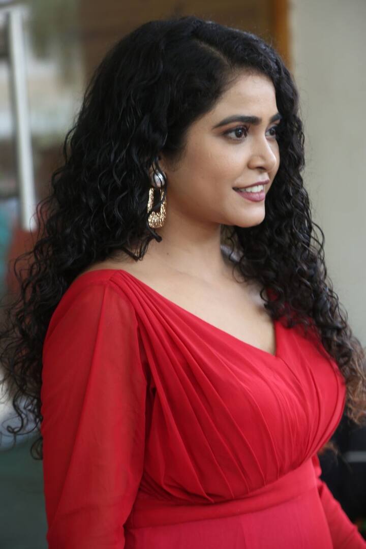 సోనాక్షి వర్మ ఫొటోలు