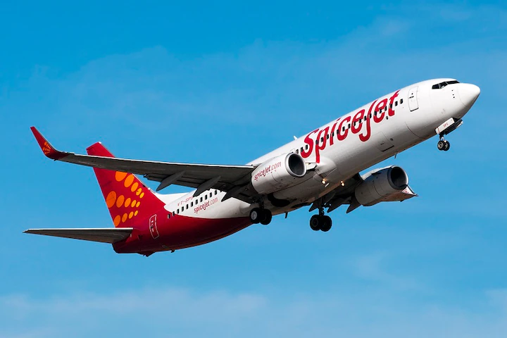 Bird collides with SpiceJet en route to Delhi from Belagavi, safe landing of 187 passengers ਬੇਲਾਗਾਵੀ ਤੋਂ ਦਿੱਲੀ ਆ ਰਹੇ SpiceJet ਦੇ ਜਹਾਜ਼ ਨਾਲ ਟਕਰਾਇਆ ਪੰਛੀ, 187 ਯਾਤਰੀਆਂ ਦੀ ਸੁਰੱਖਿਅਤ ਲੈਂਡਿੰਗ