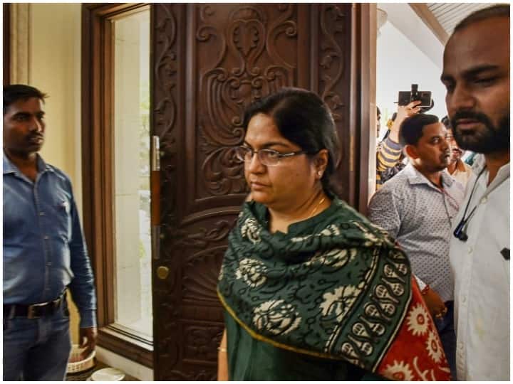Jharkhand: गिरफ्तार IAS पूजा सिंघल और सीए सुमन को कोर्ट में किया पेश, रिमांड अवधि 4 दिन बढ़ाई