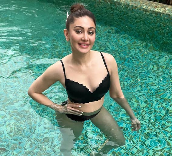 अभिनेत्री शेफाली जरीवालालाचा हॉट लूक