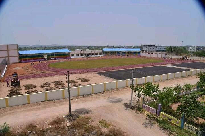 క్రీడాకారులకు సౌకర్యం కోసం జిల్లా కేంద్రంలో మినీ స్టేడియాన్ని నిర్మించారు. 