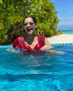 Jannat Zubair Photos: पांढऱ्या आउटफिटमध्ये जन्नतचं समुद्रकिनाऱ्यावर ग्लॅमरस फोटोशुट, पाहा फोटो!