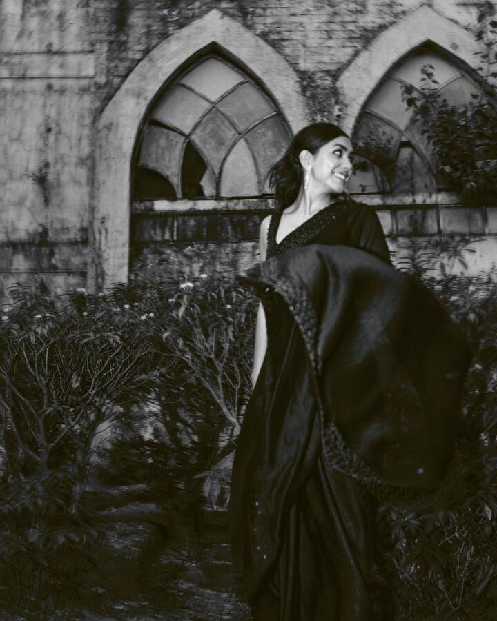 మృణాల్ ఠాకూర్ ఫొటోలు - Image Credit: Mrunal Thakur/Instagram