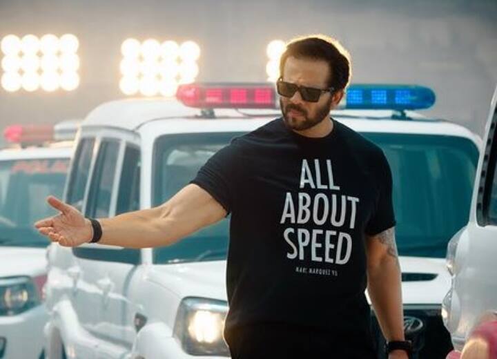 खतरों के खिलाड़ी सीजन 12 का जल्द ही आगाज होने वाला है. इस बार भी जनता की हाई डिमांड पर शो को बाॅलीवुड के फेमस मिर्माता और निर्देशक रोहित शेट्टी ही होस्ट करने वाले हैं.