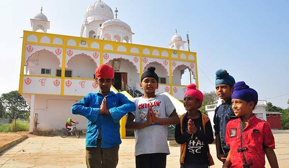 Sikh Village in Hyderabad: సిక్కు మత సాంప్రదాయాలను పాటిస్తున్న గచ్చూభాయ్ తండా ప్రజలు | ABP Desam ​