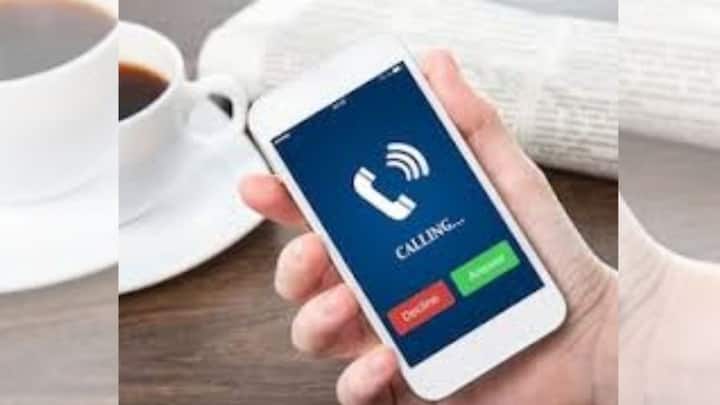 কী ভাবে গুগল এই পরিকল্পনা বাস্তবায়িত করবে, তা নিয়ে এখনও পর্যন্ত সঠিক ধারণা মেলেনি। গুগল নিজে সমস্ত অ্যাপ সরাবে, নাকি গ্রাহকদেরই তা করতে বাধ্য করা হবে, এখনও অস্পষ্ট।