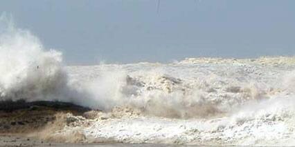 Mandarmani Cyclone Asani no guard wall flooded may happen Mandarmani: অশনির বৃষ্টিতে মন্দারমনিতে জলোচ্ছ্বাস বিপর্যয়? ক্ষয়ক্ষতির আশঙ্কা বাড়ছে সৈকত এলাকায়