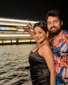 Monalisa-Vikrant Rajput: छोटी ड्रेस में पति के साथ रोमांटिक पोज देती नजर आईं Monalisa, तस्वीरों से नहीं हटा पाएंगे नजरें