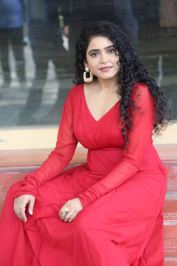 సోనాక్షి వర్మ ఫొటోలు
