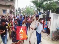 Bihar News: शिक्षक की 'गंदी क्लास' पर भारी पड़े ग्रामीण, बंधक बनाकर पीटा, जान पर खेल कर पुलिस ने बचाया, VIDEO