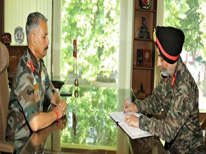 New Chinar Corps Commander: लेफ्टिनेंट जनरल अमरदीप सिंह औजला ने संभाली चिनार कोर की कमान, काउंटर-टेरेरिज्म के माने जाते हैं एक्सपर्ट