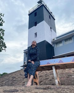 Shraddha Arya Home: श्रद्धा आर्या पोहोचली विशाखापट्टणमला, वादळात केलं फोटोशूट!