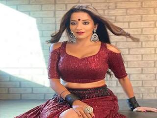 મોનાલિસાનો સ્વીમિંગ પૂલમાં મસ્તી કરતો બૉલ્ડ વીડિયો વાયરલ, કેપ્શનમાં લખ્યુ એવુ કે ફેન્સ રહી ગયા દંગ.........