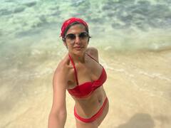Mandira Bedi Bikini Photos: 50 की उम्र में मंदिरा बेदी की टोंड बॉडी का नहीं कोई जवाब, रेड बिकिनी में देखिए हैरान कर देने वाला लुक