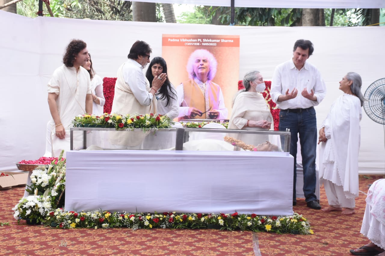 Last Rites Of Pt Shiv Kumar Sharma Take Place With Full State Honours, Amitabh & Jaya Bachchan, Javed Akhtar & Others Attend- PICS