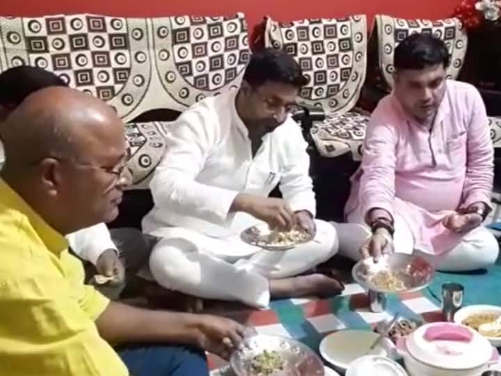 UP Minister Danish Ali had food in Valmiki Samaj worker during Sitapur Visit and he also interacted with the people ann Sitapur News: वाल्मीकि समाज के कार्यकर्ता के घर मंत्री Danish Ali ने किया भोजन, खूब हो रही है चर्चा