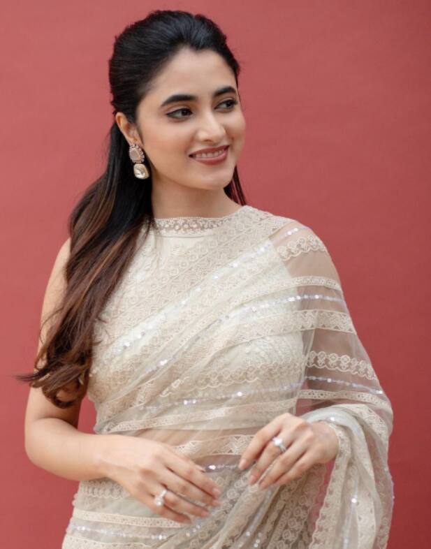 மெழுகு டால்லு நீ அழகு ஸ்கூல்லு நீ எனக்கு ஏத்தவ நீதான்டி