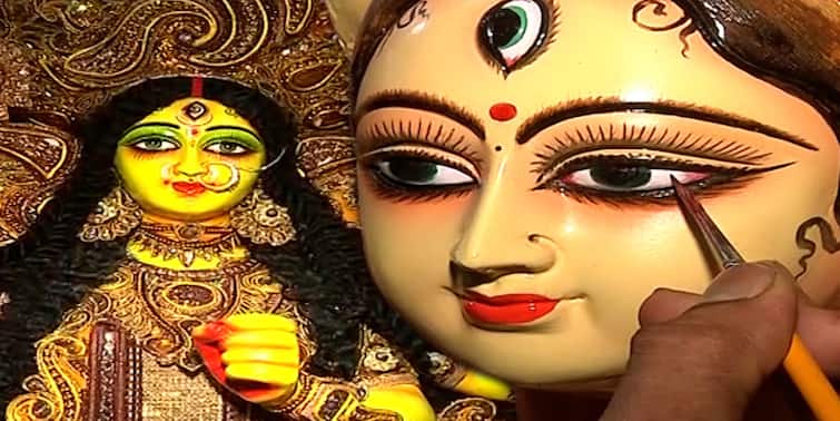 Kolkata Kumortuli artists getting orders from abdoad to make Goddess Durga Idols Kumortuli News: অতিমারির খরা কাটিয়ে আশার আলো, বিদেশ থেকে আসছে প্রতিমার বরাত, চরম ব্যস্ততা কুমোরটুলিতে