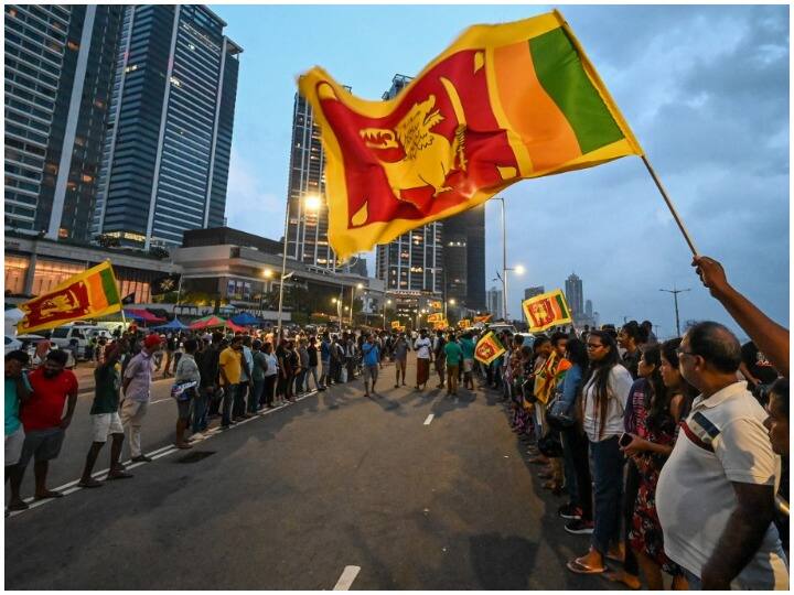 Explained: Uncontrollable situation in Sri Lanka amidst inflation and political instability, know what were the five big reasons for the economic crisis Explained: महंगाई और राजनीतिक अस्थिरता के बीच श्रीलंका में बेकाबू हालात, जाने आर्थिक संकट के क्या रहे पांच बड़े कारण
