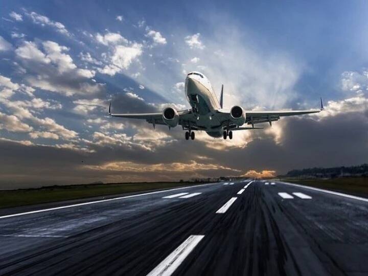 Ghaziabad Hindon Airport Uttar Pradesh Delhi NCR number of passengers travel increasing ANN Ghaziabad News: हिंडन एयरपोर्ट पर बढ़ रही यात्रियों की संख्या, अब इन जगहों के लिए भी फ्लाइट शुरू करने का प्लान