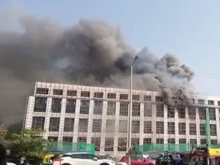 Patna News: fire broke out in Vishveshwarya Bhawan Patna here is the office of many government departments VIDEO ann Patna News: राजधानी पटना के विश्वेश्वरैया भवन में लगी भीषण आग, यहां कई सरकारी विभागों का है कार्यालय, VIDEO