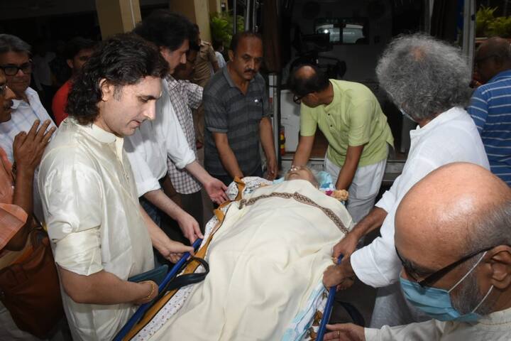 কাশ্মীরের বাদ্যযন্ত্র সন্তুর উপত্যকার বাইরে খুব একটা পরিচিত ছিল না। এই বাদ্যযন্ত্রটিকে সারা দেশে জনপ্রিয় করে তোলার ক্ষেত্রে বড় ভূমিকা ছিল পণ্ডিত শিবকুমার শর্মার।