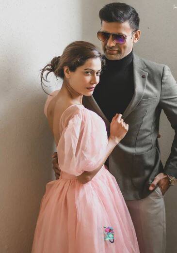 पायल रोहतगी लॉक अप पर फर्स्ट रनर-अप बनीं, जिसमें मुनव्वर फारुकी विजेता रहे. 'जेल' से बाहर निकलने के बाद मीडिया से बात करते हुए, पायल ने संग्राम सिंह से शादी करने की अपनी योजना को लेकर खुलकर बात की.