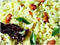 Kitchen Hacks: रात के चावल बच जाएं, तो बनाएं राइस चीला और लेमन राइस