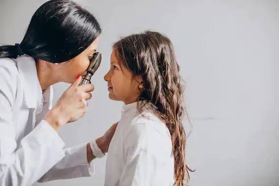 कॉफीचे जास्त प्रमाणात सेवन केल्याने काचबिंदूची समस्या वाढू शकते. यामुळे तुमच्या डोळ्यांचे नुकसान होते. तसेच, दृष्टी कमी होण्याचा धोका असतो.