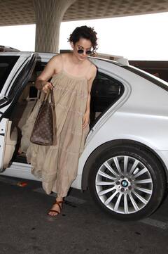 Kangana Ranaut Photos: स्टाइलिश और खूबसूरत दिखने के लिए कंगना रनौत के इस एयरपोर्ट लुक से ले सकते हैं प्रेरणा