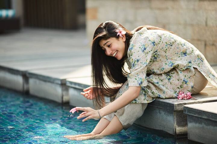 सई पल्लवी तिच्या चित्रपटांसोबतच तिच्या साधेपणासाठी ओळखली जाते.(photo:saipallavi.senthamarai/ig)