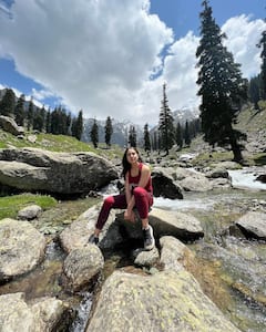 Sara Ali Khan: కొండల్లో ట్రెక్కింగ్‌ను ఆస్వాదిస్తున్న సారా అలీ ఖాన్