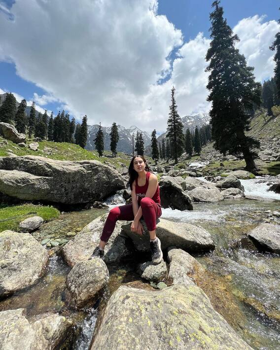 Sara Ali Khan: కొండల్లో ట్రెక్కింగ్‌ను ఆస్వాదిస్తున్న సారా అలీ ఖాన్